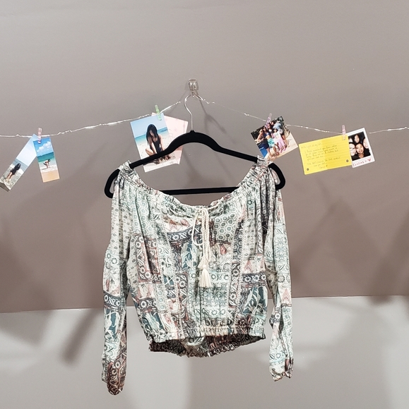 Cinched Waist Off The Shoulder Crop Top - Picture 3 of 4